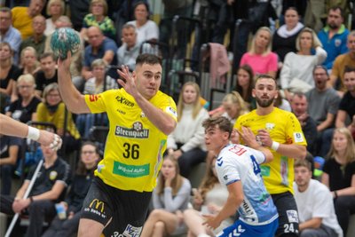 Aleksander Olkowski (am Ball) tritt am Samstagabend beim TSV Neuhausen/Filder in Baden-Württemberg an.