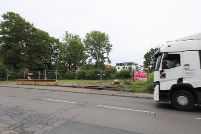 Auf dieser Brache an der B 173 in Freiberg will Lidl einen Einkaufsmarkt errichten.