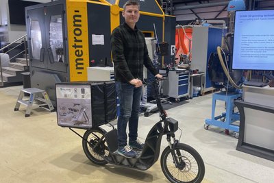 Roberto Seyfert vom Fraunhofer IWU hat einen gedruckten Rahmen für einen E-Scooter entwickelt.