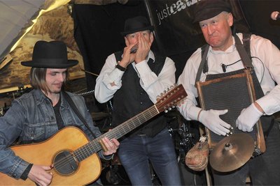 Die böhmisch-amerikanische Dobré-Ráno-Bluesband ist erstmals Gast beim Festival.