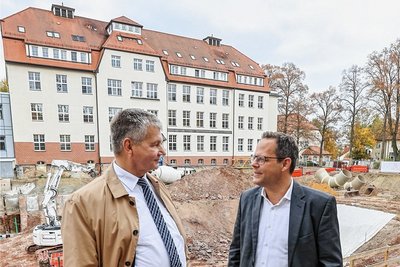 Der medizinische und der kaufmännische Geschäftsführer Ralf Steinmeier (links) und Martin Jonas.