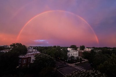 Über dem Stadtteil Capitol Hill in Washington ist ein doppelter Regenbogen zu sehen.
