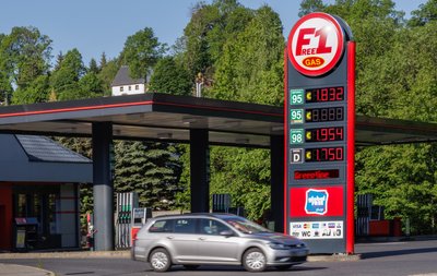 So viel mussten Autofahrer am Mittwochmorgen beim Tanken kurz hinter der Grenze im tschechischen Vejprty zahlen: 