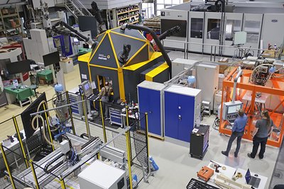 Im Seam-Research-Center an der Reichenhainer Straße laufen mehrere 3D-Drucker.