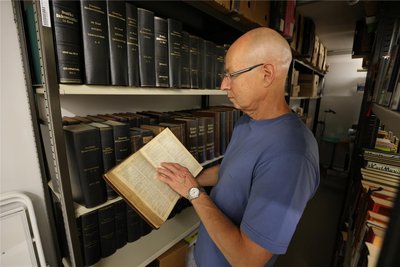 Das Deutsche Bücherverzeichnis mit seiner winzigen Schrift wurde noch bis in die 1990er-Jahre genutzt.