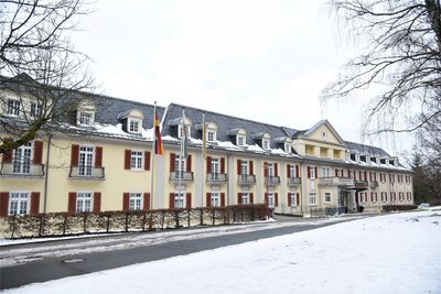 Auf der Rosenhof-Terrasse des Hotels Santé Royale Hotel in Bad Brambach findet das Turmblasen statt.