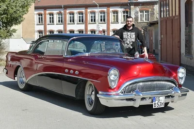 Marco Ritter vom US-Car-Club Freiberg nimmt mit seinem Buick Super Rivera, Baujahr 1953, 5,3 Liter, V8-Motor, Automatik, im Juni am 5. US-Car-Treffen in Zug teil.
