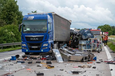 Wenig später ereignete sich im Rückstau des vorausgegangenen Unfalls ein weiterer schwerer Unfall.