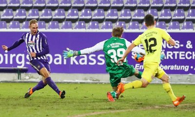 Florian Krüger (l.) trifft zum 1:1. 