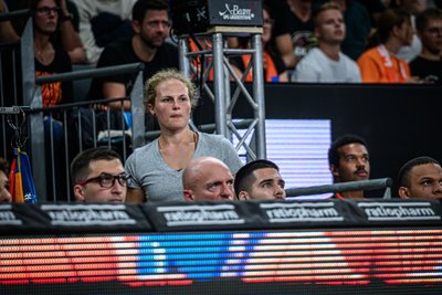 Schon bevor die als Physiotherapeutin zu den Niners kam, war Annika Löffler Fan des Teams. Jetzt ist sie mittendrin im Betreuerteam und fiebert umso mehr mit. 