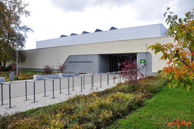 Die moderne Sporthalle an der Carl-Kirchhof-Straße in Hartmannsdorf wird seit 2023 für den Schul- und Vereinssport genutzt.