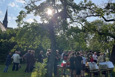 Eine Impression vom Pilgerfest 2023 im Pfarrgarten Großschirma.