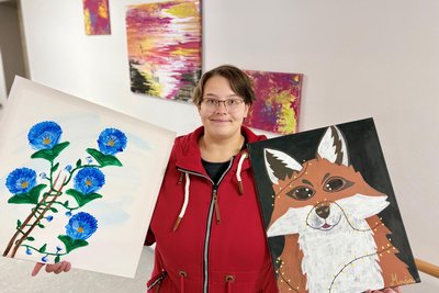 Auch Maja (23) aus Eibenstock hat sich an dem besonderen Kunstprojekt der Diakonie beteiligt.