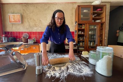 Bisher hatte die Künstlerin Beate Düber die „Chemnitzer Platte“ in ihrer Küche gebacken.