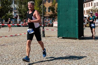 35. Bergtriathlon: Rochlitzer Sportlehrer misst sich wieder mit seinen Schülern - Torsten Hahn vom VfA Rochlitzer Berg zeigte seinen (ehemaligen) Schülern schon im vergangenen Jahr beim Bergtriathlon nur die Fußsohlen.