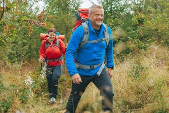 35 Erlebnisse im Grünen Band des ehemaligen Todesstreifens zwischen Sachsen, Thüringen und Bayern: „Touristen kümmern sich nicht um Grenzen“ - Markus Franz, Geschäftsführer des Frankenwald Tourismus (vorn), hat am Angebot fürs Grüne Band mitgearbeitet.