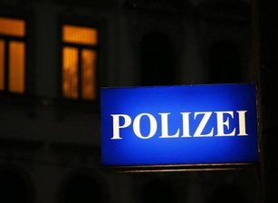 35-Jährige in Straßenbahn angegriffen und ausgeraubt -