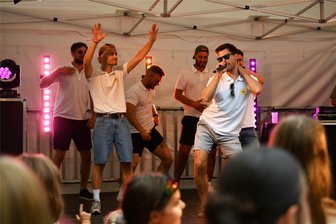 35 Jahre Feriencamp in Rochlitz: Feier bis tief in die Nacht - Ein Team von Betreurern des Feriencamps eröffnete die Mini-Playback-Show.