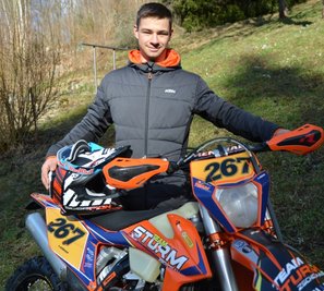 Florian Görner peilt in der Deutschen Enduro-Meisterschaft einen Podestplatz in der Klasse E3 an. Zwischendurch will der 21-jährige Scharfensteiner auch im Sächsischen Offroad-Cup gut abschneiden. 