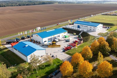 Die Niederlassung der Agrartechnik Sachsen an der Bundesstraße 173 in Niederschöna war im Oktober 2024 eröffnet worden.