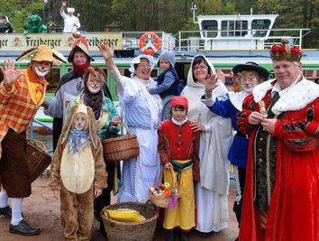 Der märchenhafte Saisonauftakt des Mittelsächsischen Kultursommers beginnt am Karfreitag, 10 Uhr, im Hafen in Kriebstein. Von dort geht es mit dem Schiff zur Anlegestelle in Lauenhain.