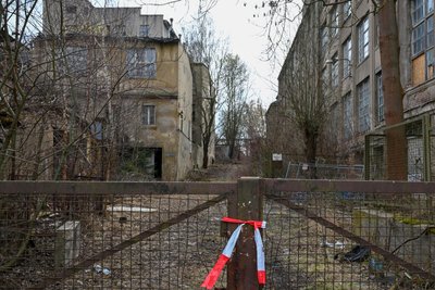 Kaum ein Durchkommen mehr: Große Teile rund um das Wanderer-Areal sind mittlerweile verwildert.