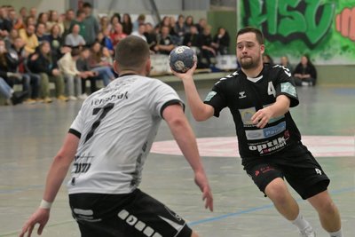 Ondrej Lacina (r.), hier gegen Delitzsch, und seine Zwönitzer wollen gegen Neudorf/Döbeln einen Sieg einfahren.