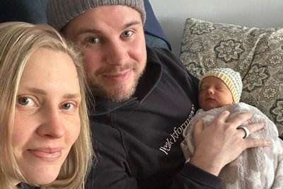Trainer Jussi Tuores mit seiner Verlobten und seinem Sohn.