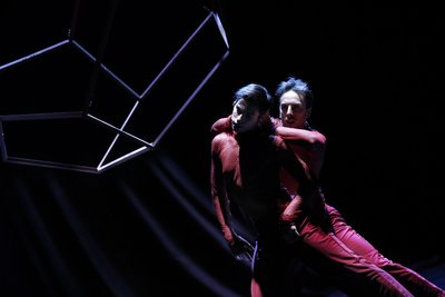 "Panta Rhei« von Mario Schröder, der letzte Teil des neuen Ballettabends, mit Alessandro Repellini und Facundo Luqui.