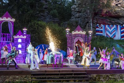 Das Musical „Monty Pythons Spamalot“ steht das zweite Jahr auf dem Spielplan der Naturbühne Greifensteine.