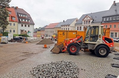 Der Altmarkt in Oederan ist voraussichtlich noch bis 15. Juli wegen Fahrbahnerneuerungsarbeiten gesperrt. 