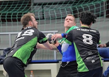 Max Briest (Mitte), hier im Test gegen Most, gehört zu den Leistungsträgern der Zwönitzer und will das gegen Dresden zeigen. 