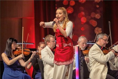 Die Küchenschürze umgebunden, sang Stefanie Hertel in der Liveshow"It's Christmas-Time" unter anderem von der Weihnachtsbäckerei. 
