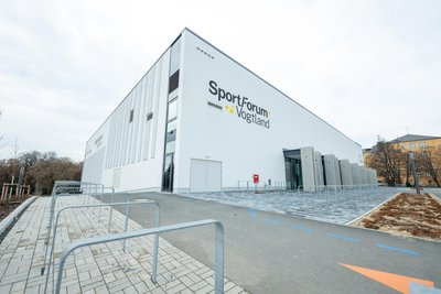 Er ist schon spektakulär, der Neubau des Sportforums Vogtland in Plauen. Doch wie hoch sind die Betreiberkosten? Die Stadtspitze macht ein Geheimnis daraus.