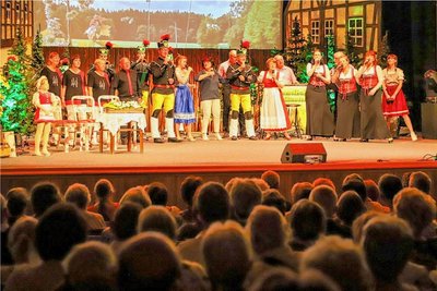 Die zahlreichen Mitwirkenden der Galaveranstaltung präsentierten die Musik der "Nachtigallen". 