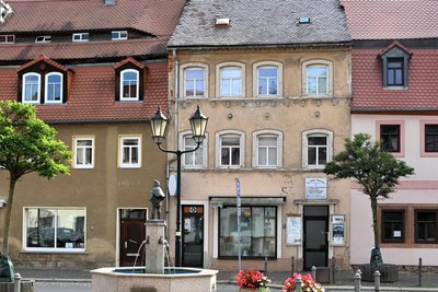 Am Markt in Lunzenau könnten noch einige Häuser saniert werden.