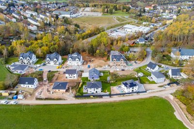 An der Semmelweissiedlung in Bad Schlema wurden 2022 neue Häuser gebaut. Trotz Krisen könnte der Traum vom eigenem Haus im Erzgebirge wieder möglich sein.