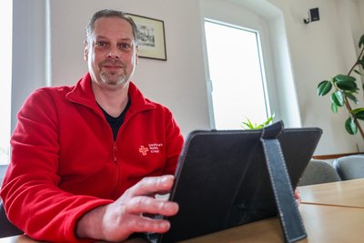 Mirko Gutschick nimmt sich der ganz individuellen Sorgen und Probleme beim Umgang mit Smartphone, Tablet und Computer an.