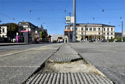 Löcher im Blindenleitsystem – am Hauptbahnhof keine Seltenheit.
