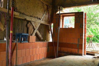 Die Grundmauern werden derzeiterneuert, das Gewölbe ist gesichert.