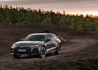 Der A6 kann jetzt wieder Offroad. Audi stellt dem Avant erneut den Allroad zur Seite: bulligeres Design, elf Zentimeter breiter und geeignet für unebenes Gelände.