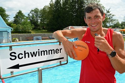 Robby Kluge ist Rettungsschwimmer und versieht als Berufsfeuerwehrmann sein Ehrenamt im Heimatort Eppendorf.
