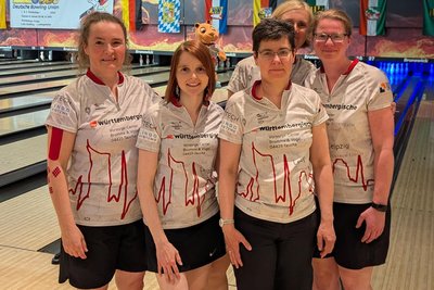 Die ehemalige Rochlitzerin Anja Garbotz (2. v. l.) steigt mit den Frauen der L.E. Little Rollers in die 1. Bundesliga auf.