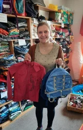 Dorotheé Ranfeld bietet kostenlose Kleidung an. 