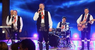 Norbert Rier (Mitte) und die Kastelruther Spatzen aus Südtirol geben am Samstag in Plauen ein Konzert.