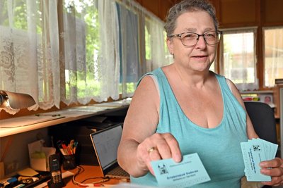 Regina Eckardt gehört zu den guten Seelen im Erlebnisbad Oederan und versieht seit sieben Jahren den Kassendienst.