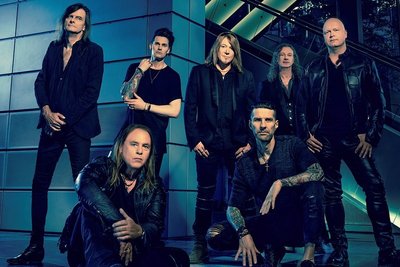 Die glorreichen Sieben: Michael Weikath, Andy Deris, Sascha Gerstner, Kai Hansen, Daniel Loeble, Markus Grosskopf und Michael Kiske (von links) sind Helloween. 