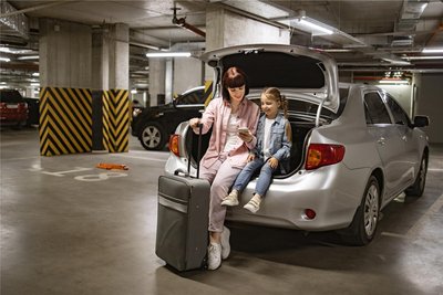 Das Parken ist für Urlauber, die mit dem Auto zum Flughafen Leipzig/Halle kommen, binnen eines Jahres deutlich teurer geworden.