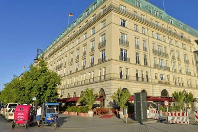 Das Hotel Adlon Kempinski am Pariser Platz in Berlin.