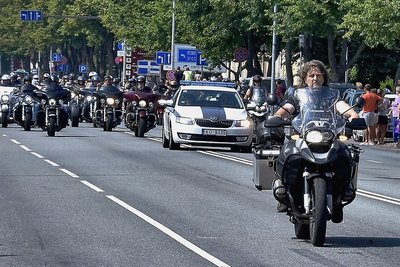 Sternstunde für den bekennenden Biker 2018 im lettischen Ventspils. Beim größten Bikertreffen des Baltikums führte Gero Fehlhauer auf seiner BMW GS Adventure die Ausfahrt mit Tausenden Teilnehmern an. Die Polizei hatte diese Poleposition für "a german newspaper" erlaubt. 